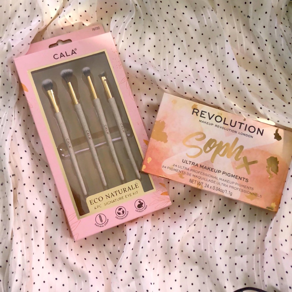 Revolution London Makeup + Cala Eye brush set